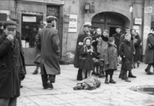 Starvation was omnipresent in the Warsaw Ghetto for both young and old. Blid Bundesarchiv/Wikimedia Commons, CC BY-SA.